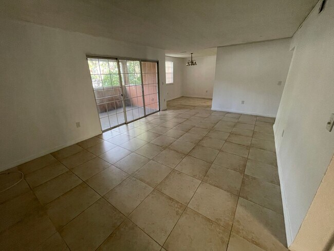 Building Photo - 2 Bedroom/2 Bathroom 1st Floor Condo at Cy...