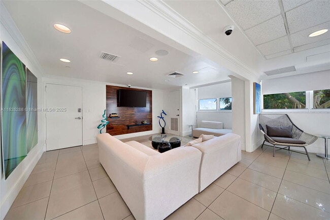 Building Photo - 650 West Ave