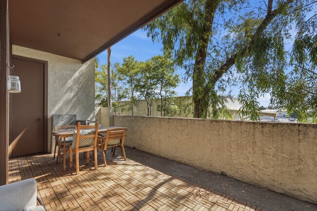 Building Photo - 2559 Plaza del Amo