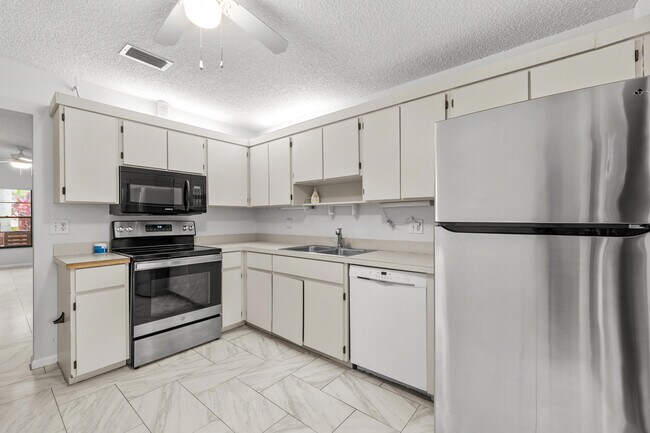 Building Photo - 8019 SE Villa Cir