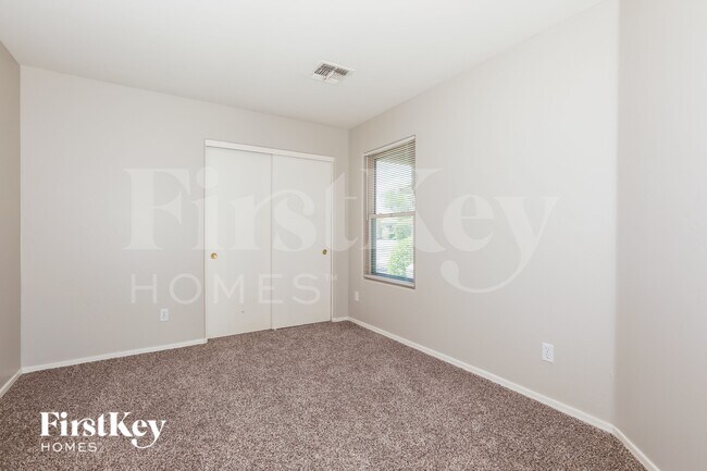 Building Photo - 2050 W Hayden Peak Dr