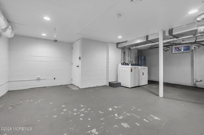 Building Photo - 1200 Bridge St