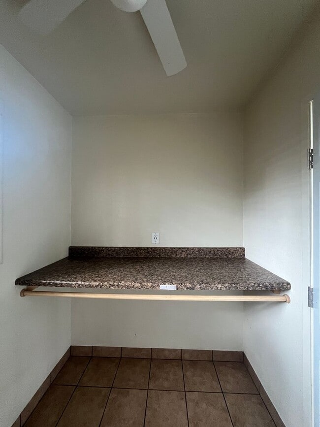 Building Photo - 4384