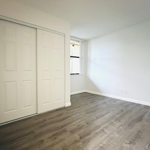 Building Photo - 500 Egret Cir