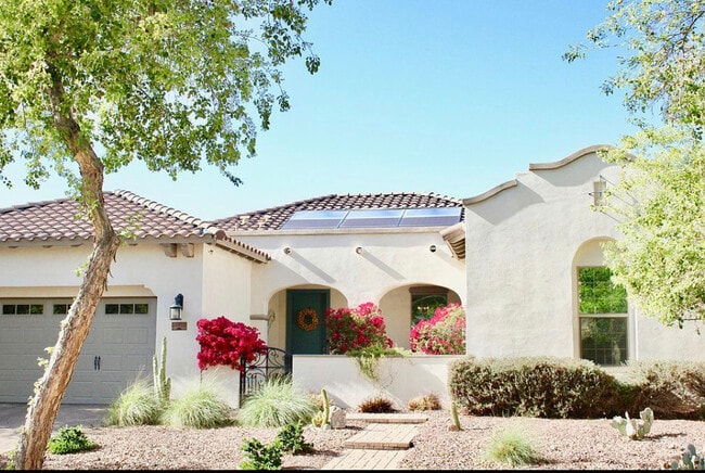 Beautiful Verrado 1 level home with iron gate leading you through a beautiful court yard entrance - 20892 W Eastview Way