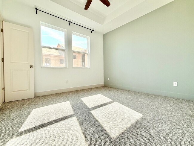 Building Photo - Sleek 1Bedroom/ 1Bath loft-style living in College Park!