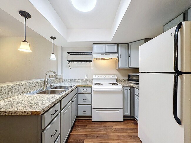 Building Photo - 8302 Bardmoor Blvd