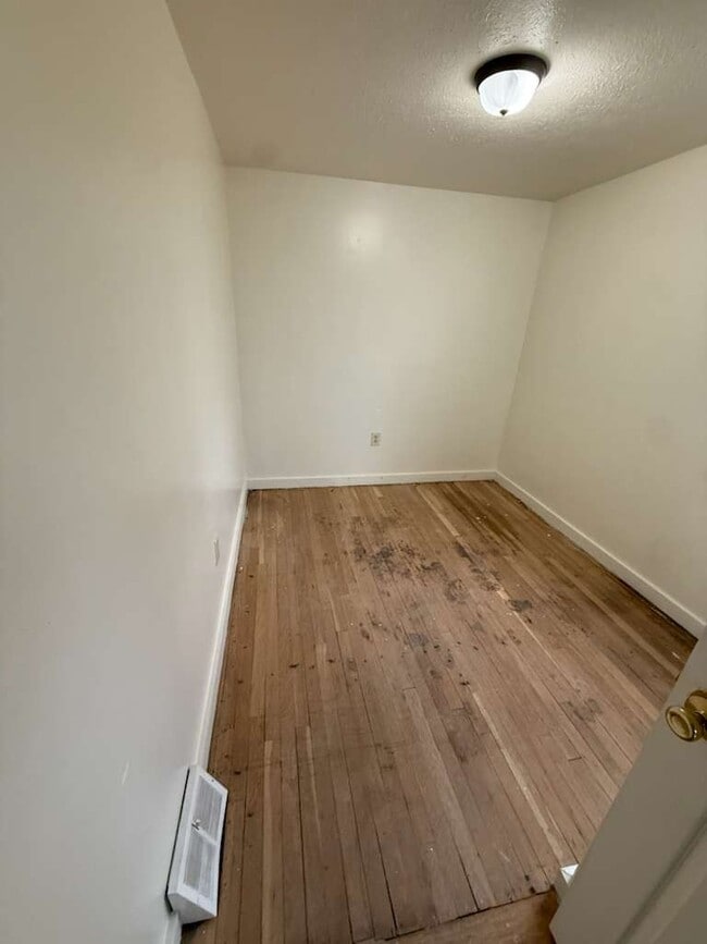 Building Photo - 2314 Broadway Ave