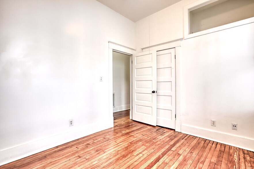 Building Photo - 301 W 32nd St