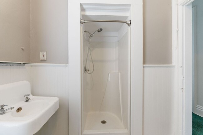 Building Photo - Huge Brick House in Victorian Village/Short North, Beautiful Woodwork 3 Car Garage and Swimming pool