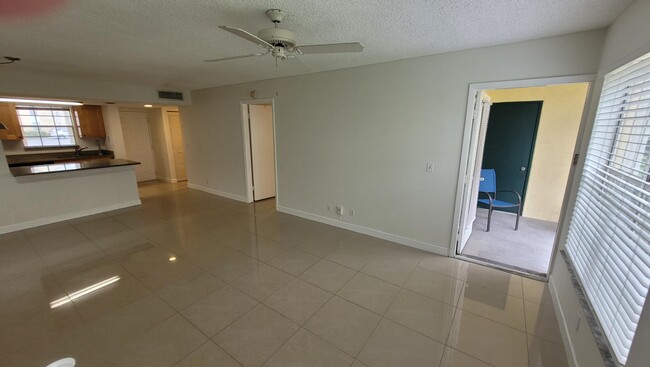 Building Photo - 6331 La Costa Dr