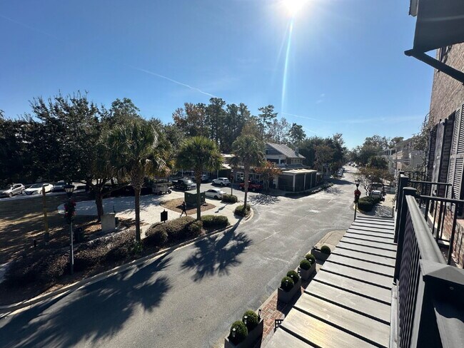Building Photo - Two Bedroom Condo in the Heart of the Bluffton Promenade!