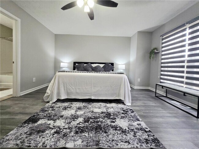 Building Photo - 2430 Piering Dr