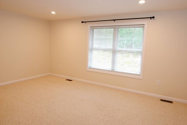 Building Photo - 109 Overlook Cir