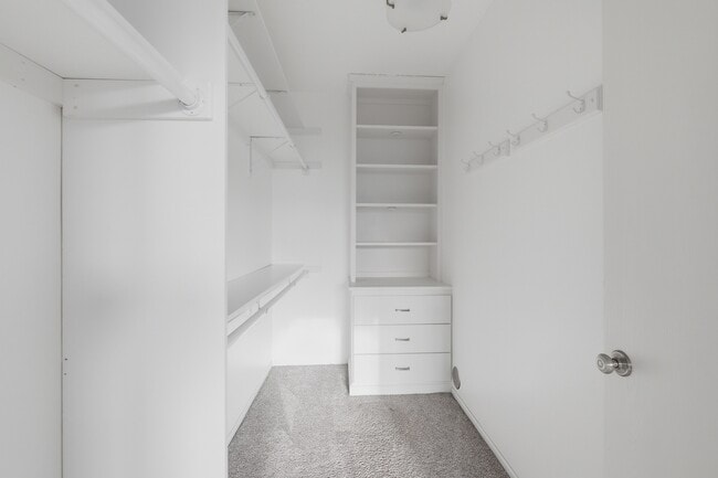 Building Photo - 1586 Millbrook Dr