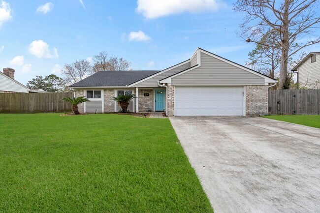 Building Photo - 304 Old Course Dr