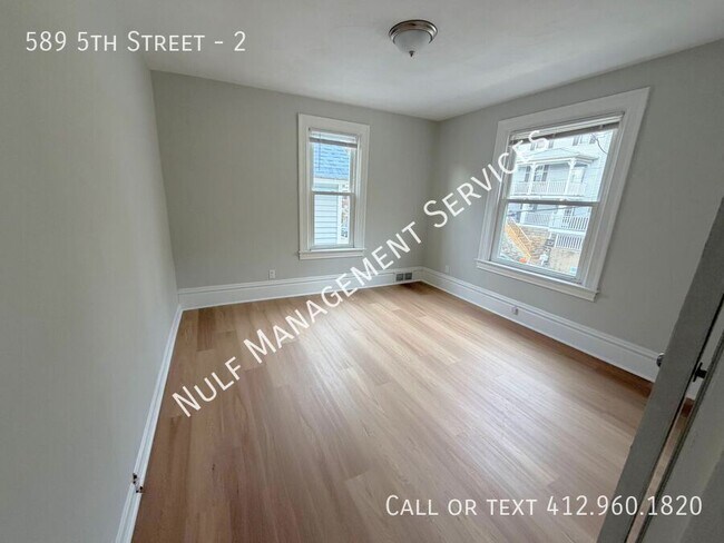 Building Photo - 589 5th St