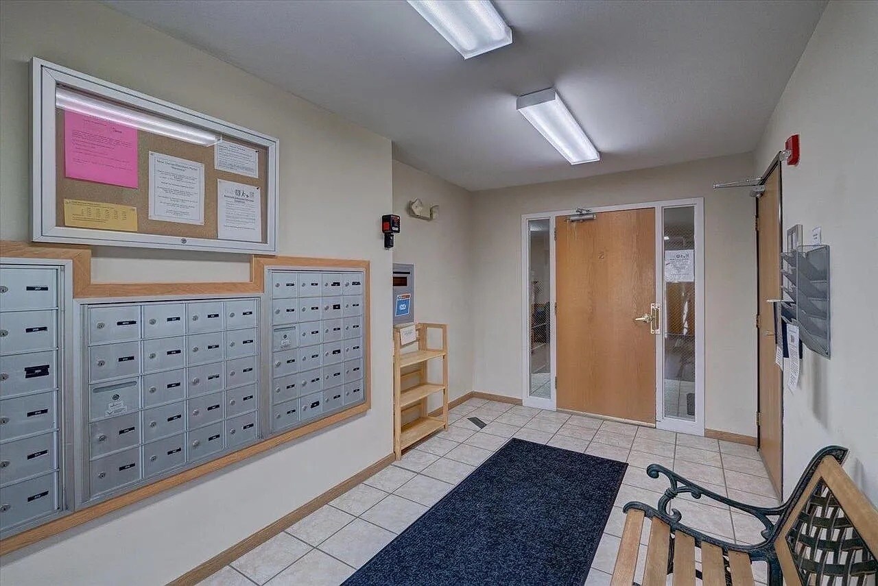 Building Photo - 102 Prairie Heights Dr