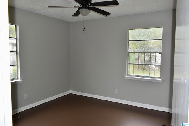 Building Photo - 3720 Howard Ave SW