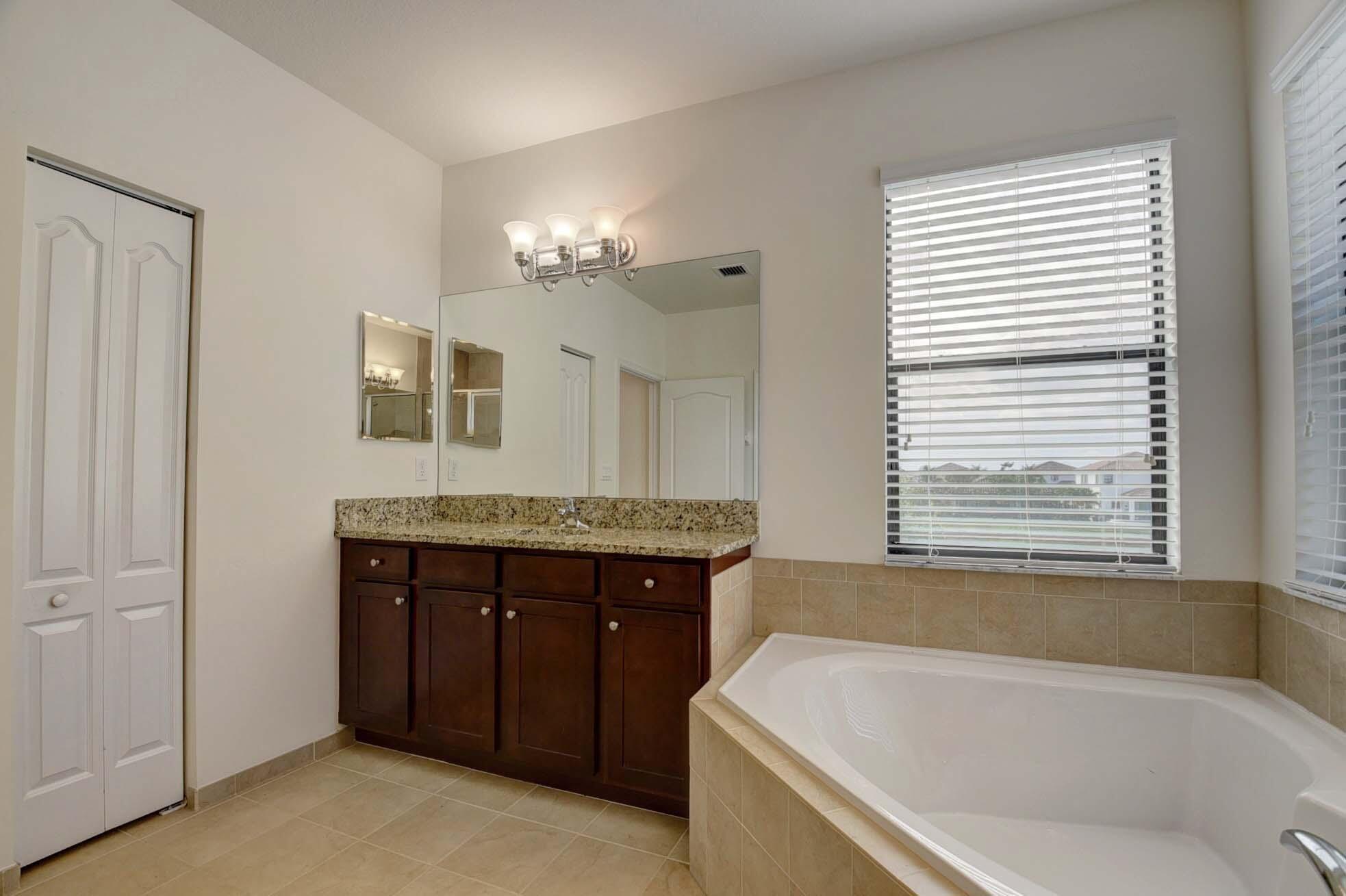 Building Photo - 8834 Willow Cove Ln