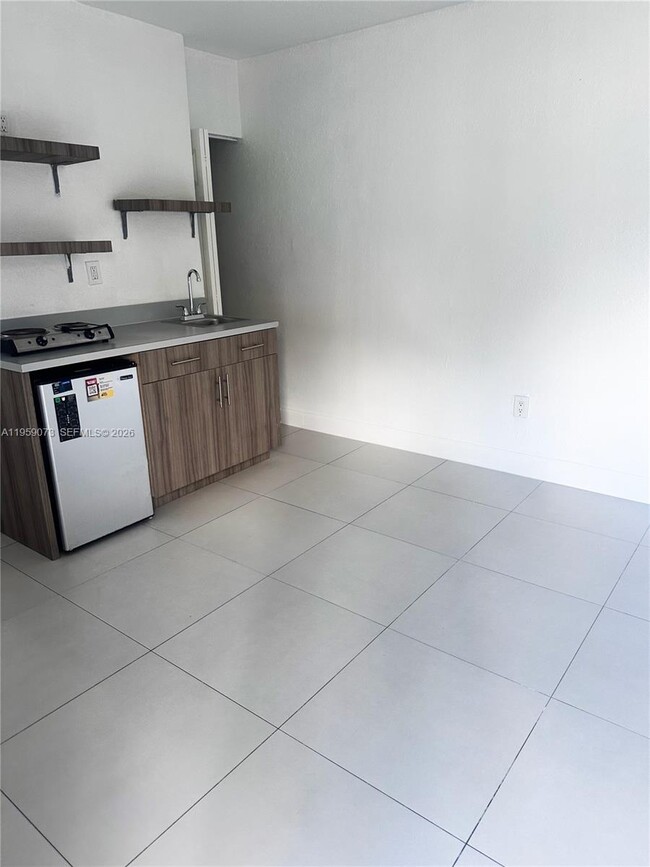 Building Photo - 1265 SW 6th St