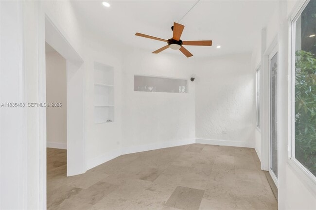 Building Photo - 6538 Via Regina