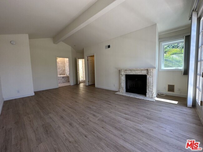 Building Photo - 623 Palisades Ave