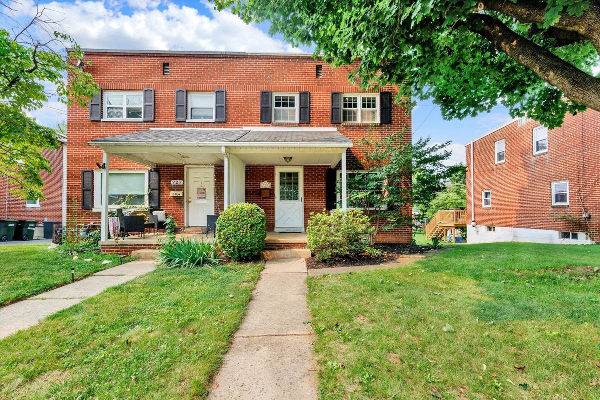 Building Photo - 729 Skyline Dr