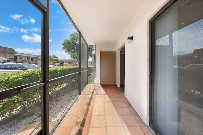 Building Photo - 20905 NE 8th Ct