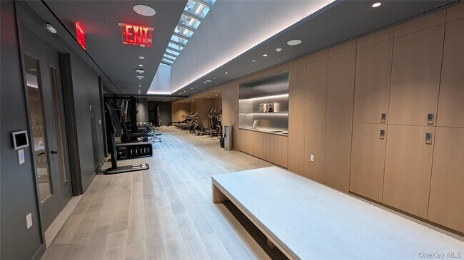 Building Photo - 135 E 47th St