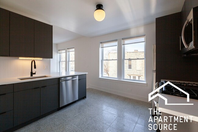 Building Photo - 2315 N Albany Ave