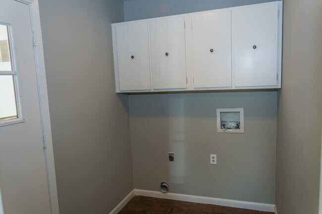 Building Photo - 3 Bed 1.5 Bath
