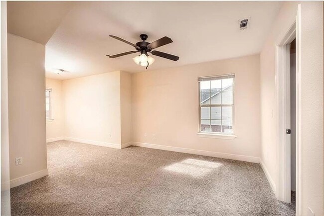 Building Photo - 1834 W Creekmore Dr