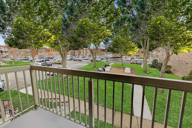 Building Photo - 613 Central Rd