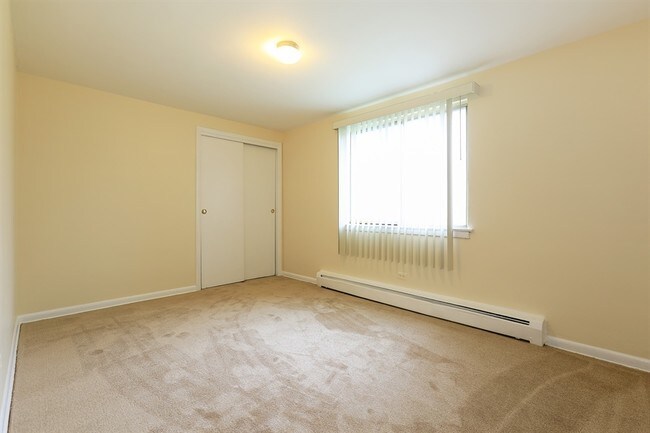 Interior Photo - 8813 Dee Rd