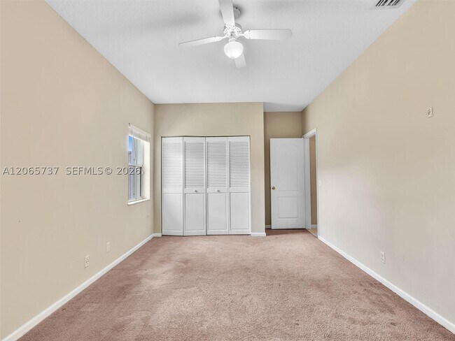 Building Photo - 11335 Lakeshore Dr