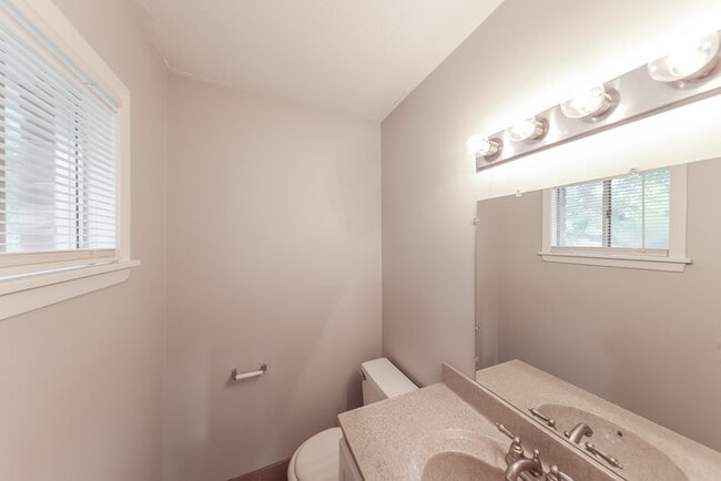 Building Photo - Comfort and Flow on Barrow St