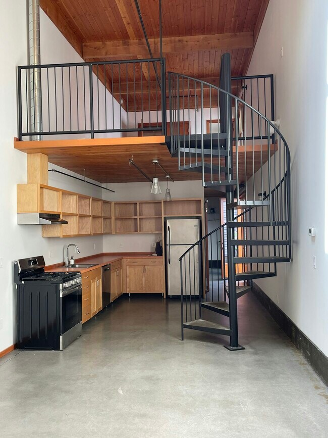 Primary Photo - 8777 N Lombard St