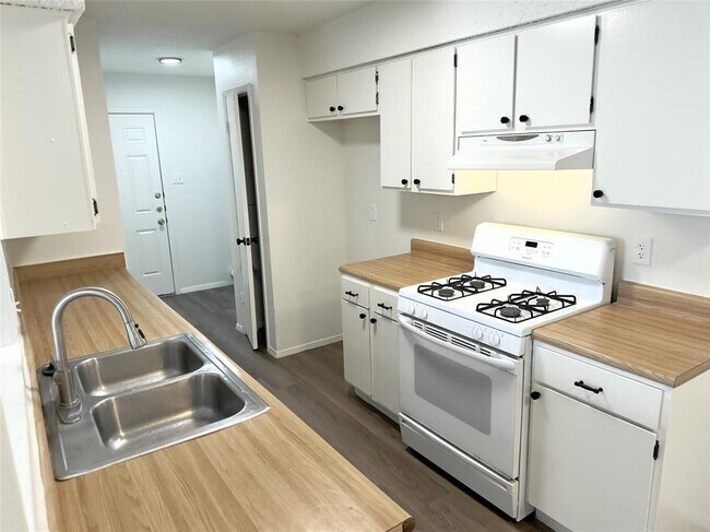 Building Photo - 2305 Whitlow Cove