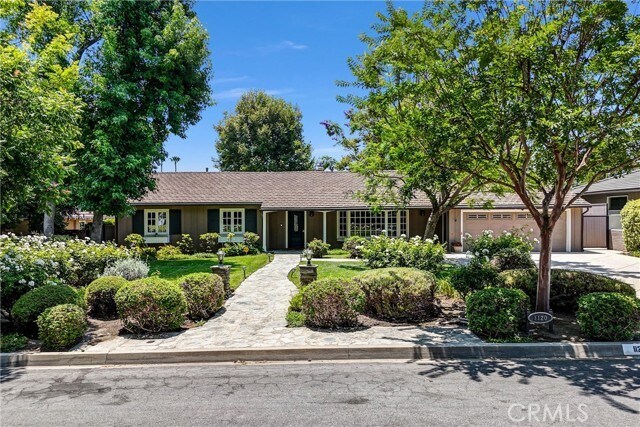 Primary Photo - 1120 Encanto Dr