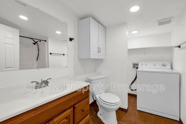 Building Photo - 2335 W Morten Ave