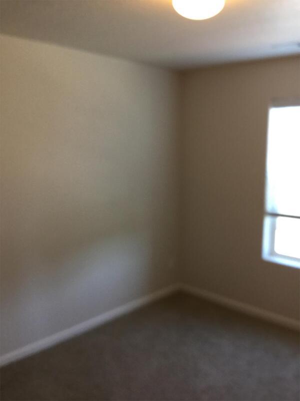 Building Photo - 3395 SE Meadowview Way