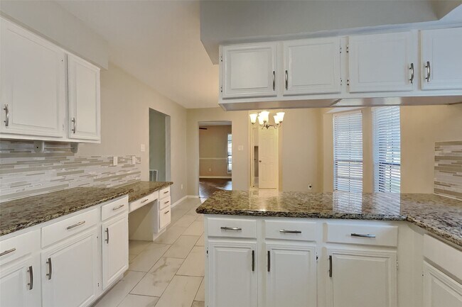Building Photo - 2615 Silver Falls Dr