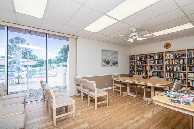 Building Photo - 3348 38th Way S