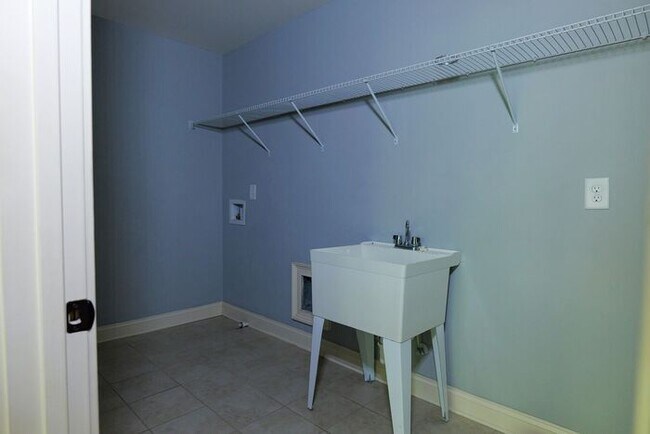 Building Photo - 5840 Springbox Dr Suwanee, GA 30024
