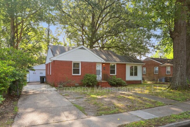 Building Photo - 12 Northampton Dr