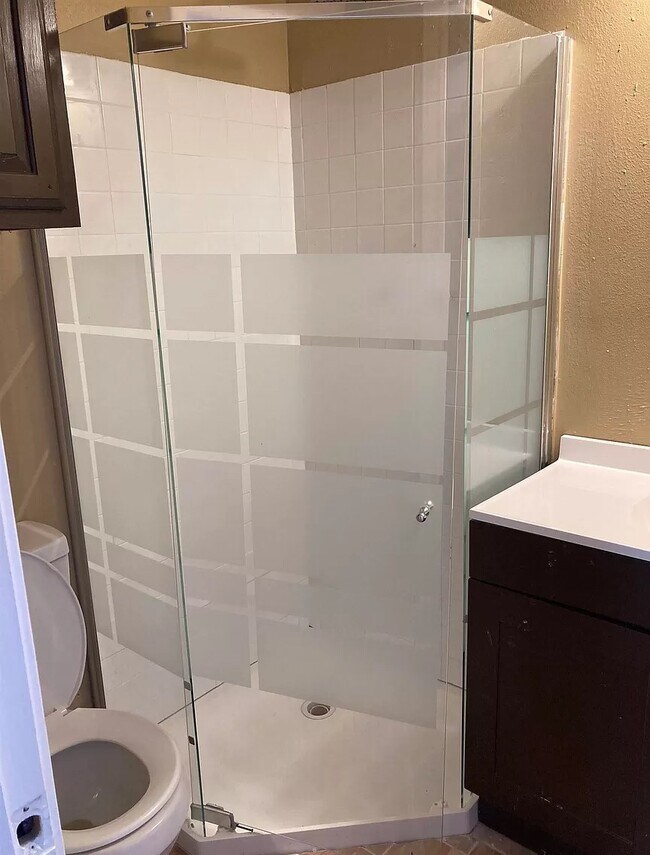 Building Photo - 504 E Bradford St