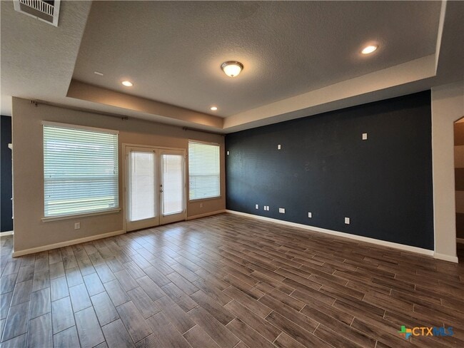 Building Photo - 338 Oak Creek Way