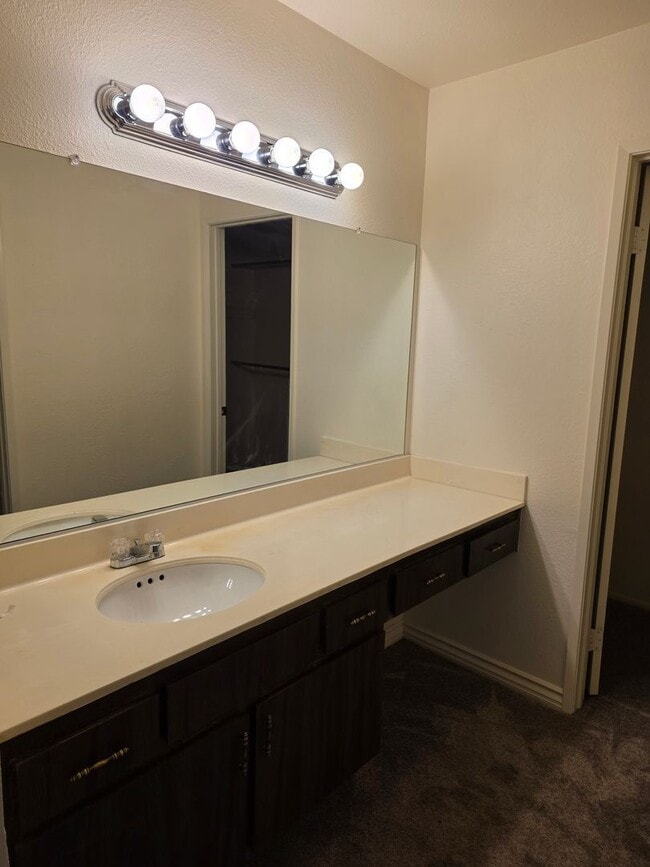 Building Photo - Sharp one level 3-bedroom 2 bath condominium which features two patios. Many amenities.