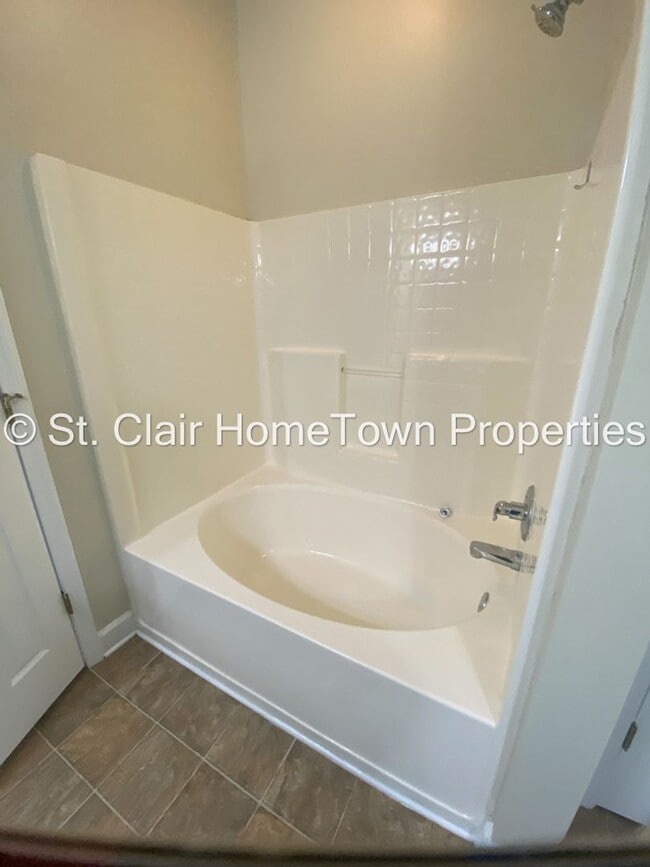 Building Photo - Great Family Home